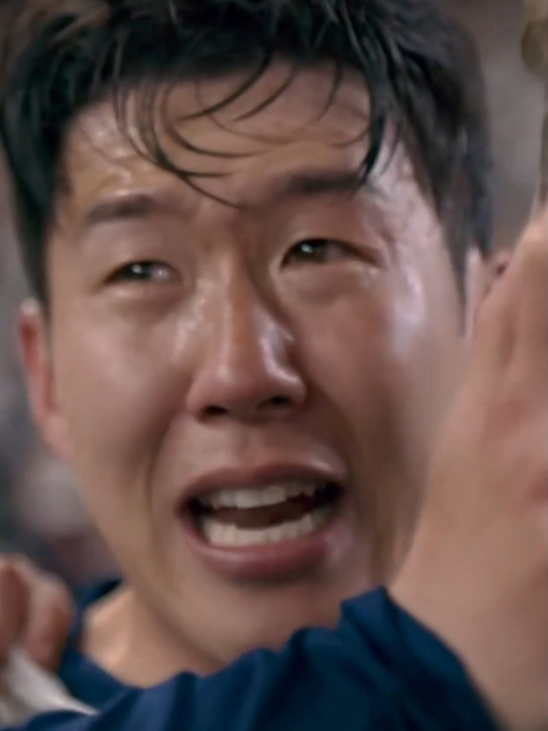 孙兴慜今日表现抢眼，热刺整场无解，教练赛后亲自拥抱的简单介绍