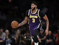 星空体育下载-库里第四节连续投进4个三分球